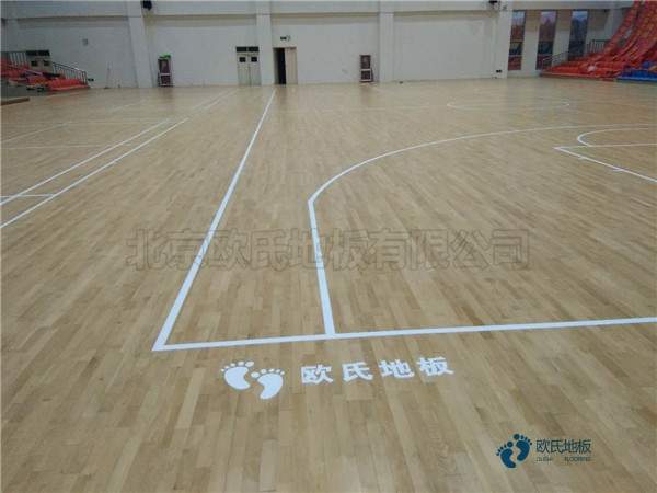 悬浮式篮球运动木地板打蜡了怎么办