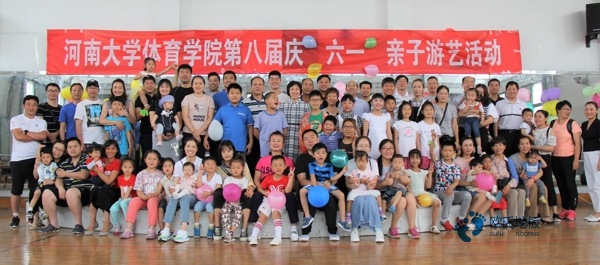 大学体育场馆木地板施工团队3